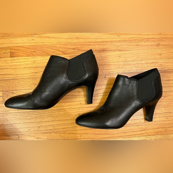 Black heel booties - Picture 2 of 4